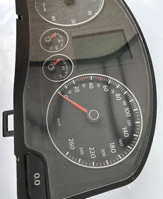 Volkswagen Touran I Speedometer (instrument cluster) 0677021293 V0003000 1Q0920873A