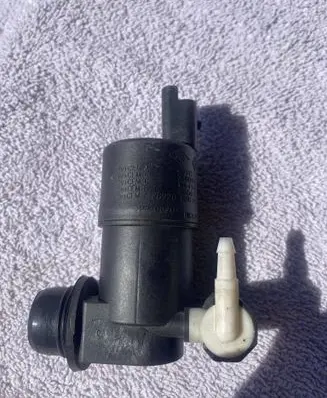 Peugeot 2008 I Windscreen/windshield washer pump 643475