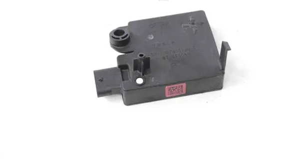 Tesla Model 3 Tailgate/trunk control unit/module 109785500F