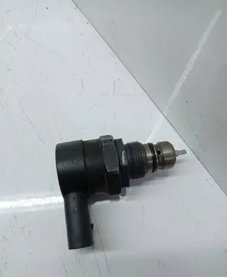 Mercedes-Benz CLS C219 Fuel pressure regulator a6110780449