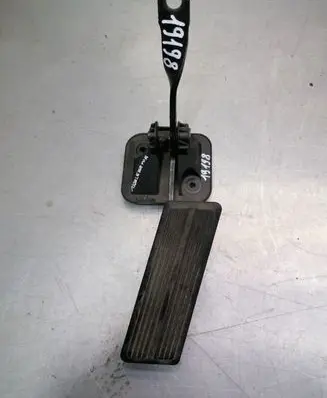 Chrysler 300M Accelerator throttle pedal 04591740AA