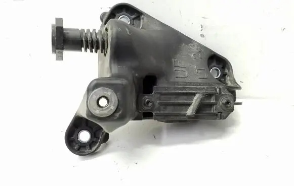 Radiator mount bracket