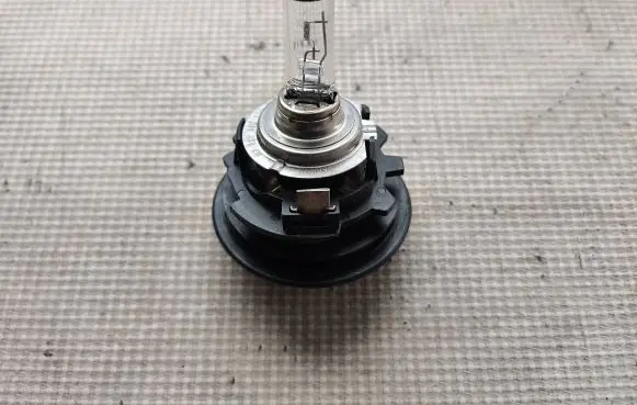 Volkswagen Touran I Headlight/headlamp bulb 1300636277