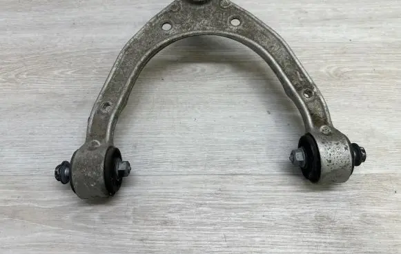 Volkswagen Touareg II Front upper control arm/wishbone 7P0407021