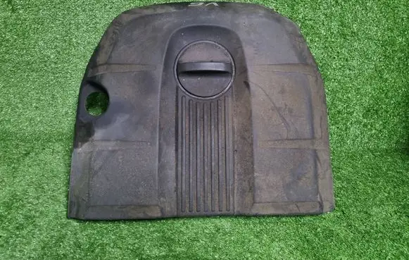 Dodge Durango III Engine hood trim 