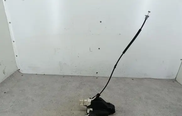 Peugeot 407 Front door lock 9683417880
