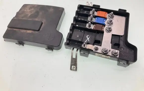 Iveco Daily 6th gen Battery relay fuse 5801585968
