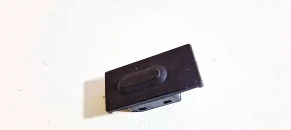 Tailgate opening switch