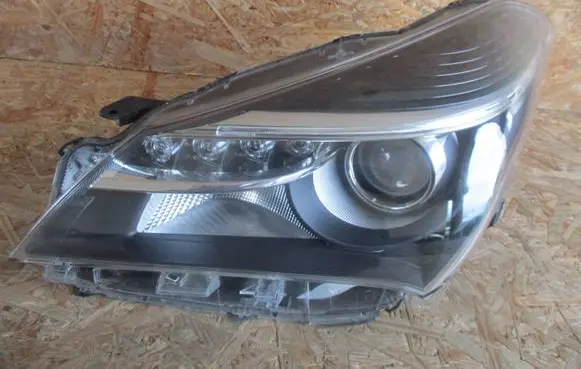 Toyota Yaris Headlight/headlamp