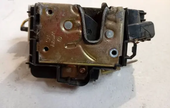 Volkswagen Golf III Front door lock 1H1837016K