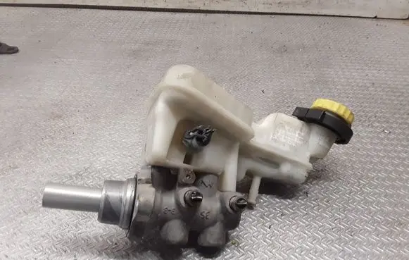 Master brake cylinder