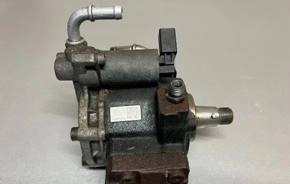 Skoda Fabia Mk2 (5J) Fuel injection high pressure pump 03L130755AH V100SVR07 131112234037