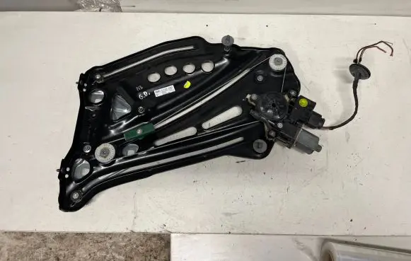 Audi A3 S3 8V Rear door window regulator with motor 8V7839398B