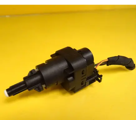 Volkswagen Golf IV Brake pedal sensor switch 6Q0945511