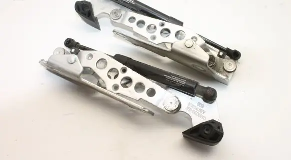 Mercedes-Benz CLK A209 C209 Tailgate/trunk/boot hinge A2097500228 A2097500128
