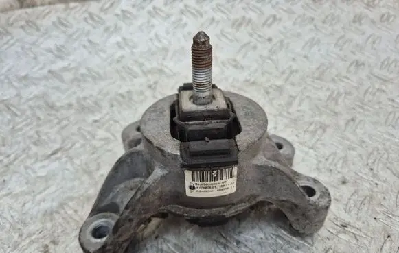 Engine mount bracket