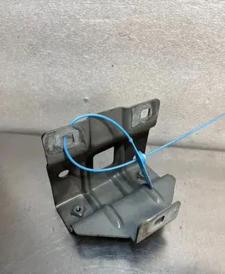 Dacia Sandero III Fender mounting bracket