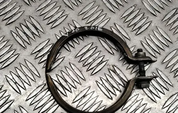 Volvo V70 Muffler pipe connector clamp 