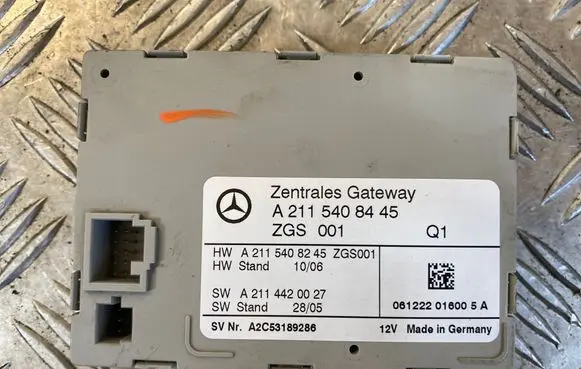Mercedes-Benz E W211 Gateway control module A2115408445 A2114420027 A2115408245
