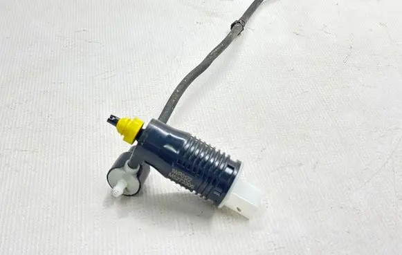 Tesla Model Y Juniper Windscreen/windshield washer pump 1WP0122 M5273306