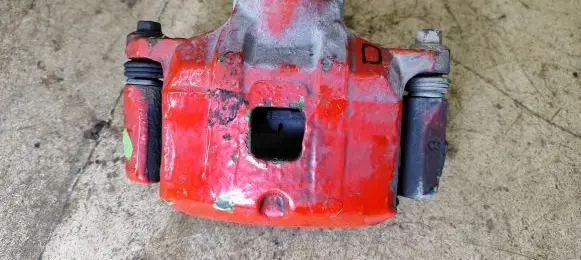 Mitsubishi Lancer VIII Front brake caliper