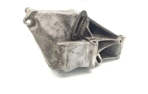 Mercedes-Benz W123 Engine mounting bracket