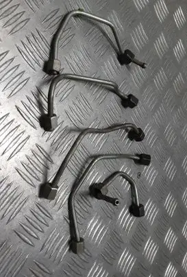 Volvo V40 Fuel injector supply line/pipe 