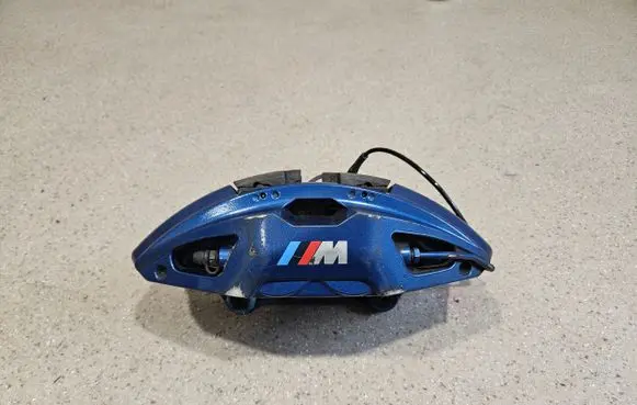 BMW X3 G01 Front brake caliper 6881785