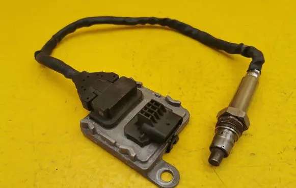 Mercedes-Benz C W205 Lambda probe sensor A0009054704