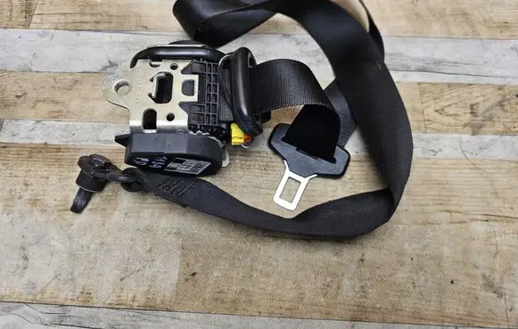 Mercedes-Benz B W245 Front seatbelt 602876900 008R000