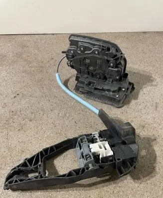BMW X5 G05 Front door lock 9464893 19864010