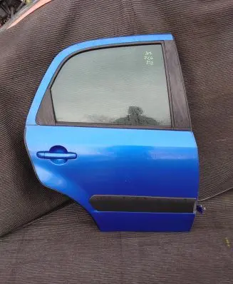 Suzuki SX4 Rear door