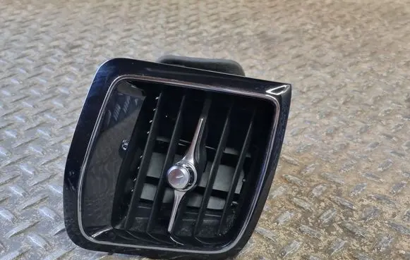 Volvo XC60 Dashboard side air vent grill/cover trim 31477273