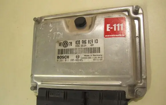 Volkswagen PASSAT B5 Engine control unit/module 038906019KD
