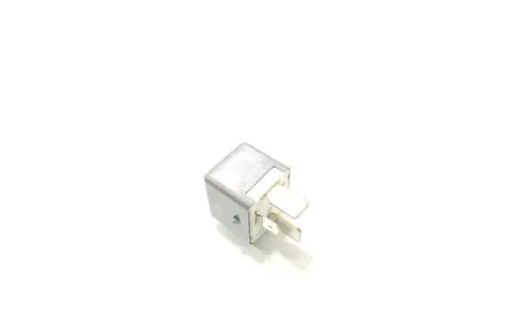 Toyota Corolla Verso AR10 Fuse module 90080-87030