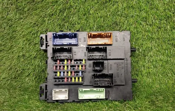 Ford Focus Power management control unit GV6T14A073GH