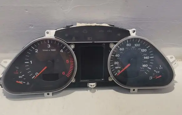 Audi A6 S6 C6 4F Speedometer (instrument cluster) 4F0920950L 4F0910900A