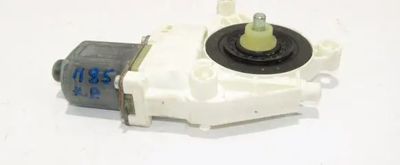 Mercedes-Benz E W212 Front door window regulator motor A2048200142