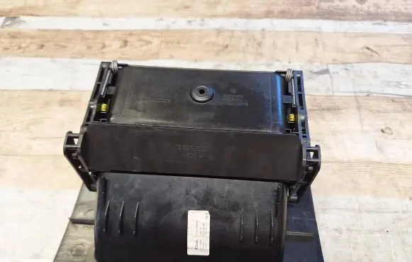 Volkswagen Touran I Glove box 315360400