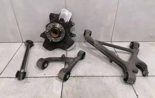 Aston Martin DB9 Rear wheel hub 8D335A971AB