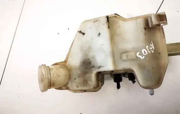 Brake fluid reservoir