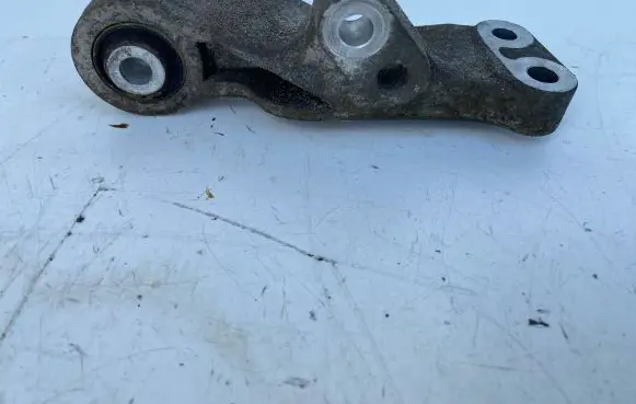 Volvo V40 Engine mounting bracket 31430427