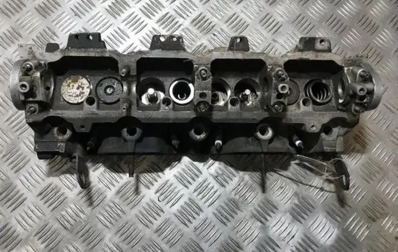 Renault Laguna I Engine head 