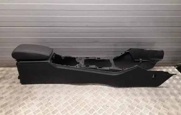 Audi Q3 F3 Center console 83B863241C