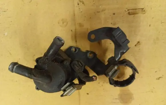 Peugeot 5008 Water pump V761936280