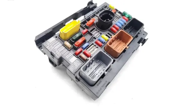 Peugeot 5008 Fuse module 9675877980 27556046