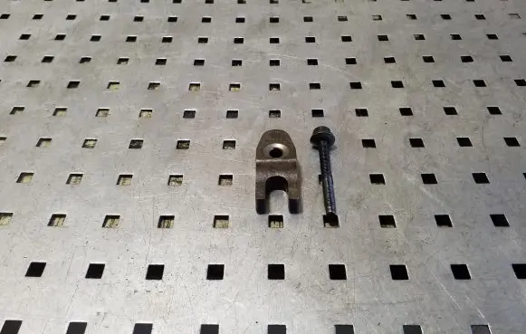 Volvo XC70 Fuel Injector clamp holder