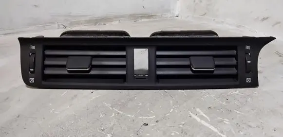 Lexus CT 200H Dash center air vent grill 5567076020