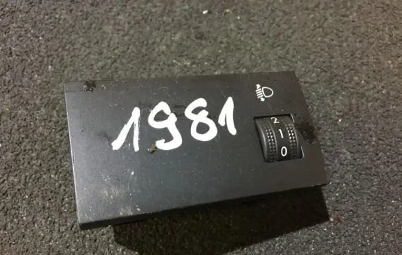 Headlight level height control switch