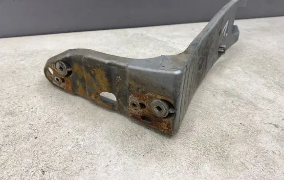 Audi A4 S4 B6 8E 8H Fender mounting bracket 8E0821137